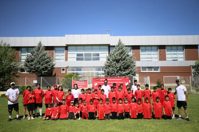 Malatya'da Konteyner Kentteki Çocuklara Futbol Umudu