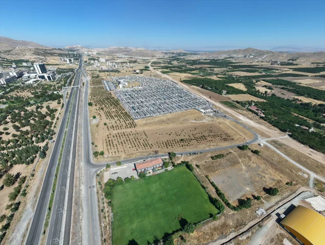 Malatya'da Konteyner Kentteki Çocuklara Futbol Umudu