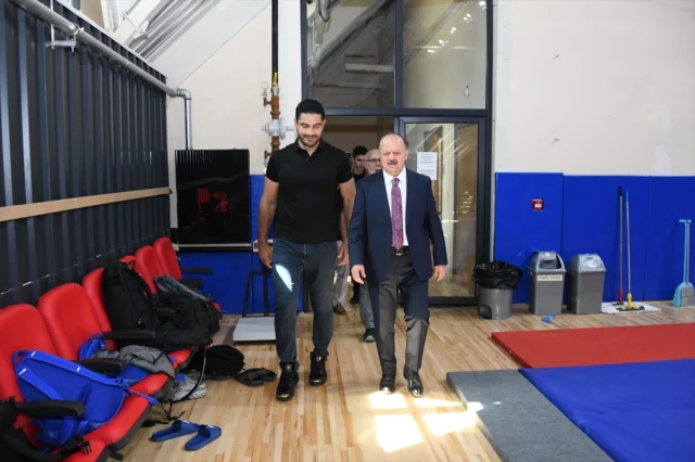 Taha Akgül Uluslararası Güreş Kampında Sporcularla Bir Araya...