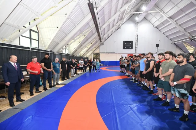 Taha Akgül Uluslararası Güreş Kampında Sporcularla Bir Araya Geldi