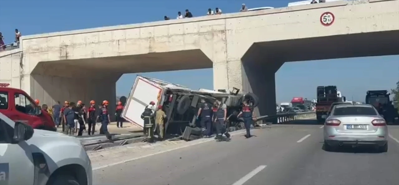Bursa'da Trajik Trafik Kazası Kamyon Sürücüsünün Hayatına Mal Oldu
