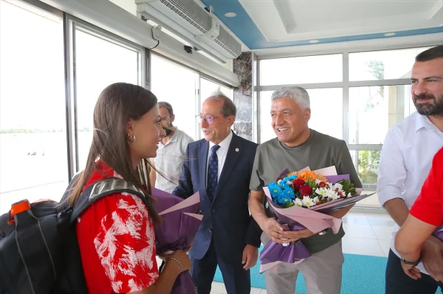 Milli Atlet Edibe Yağız Finlandiya'dan Başarıyla Döndü Van'da Coşkuyla Karşılandı