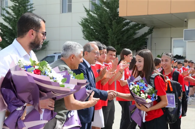 Milli Atlet Edibe Yağız Finlandiya'dan Başarıyla Döndü Van'da Coşkuyla Karşılandı