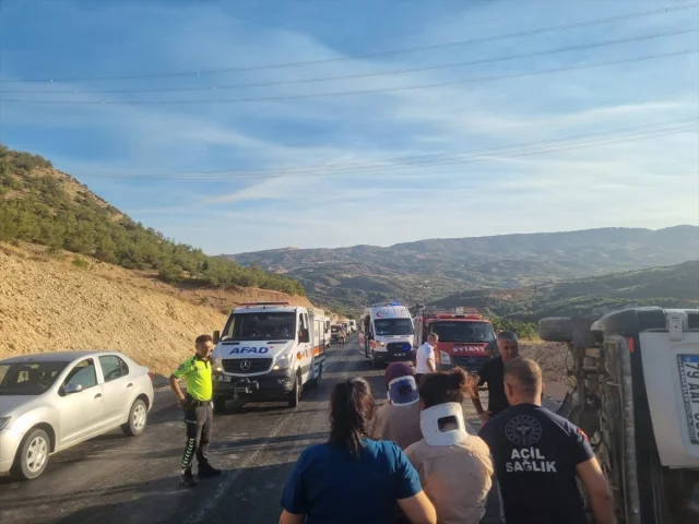 Adıyaman'da Minibüs Kazası Mevsimlik İşçileri Vurdu