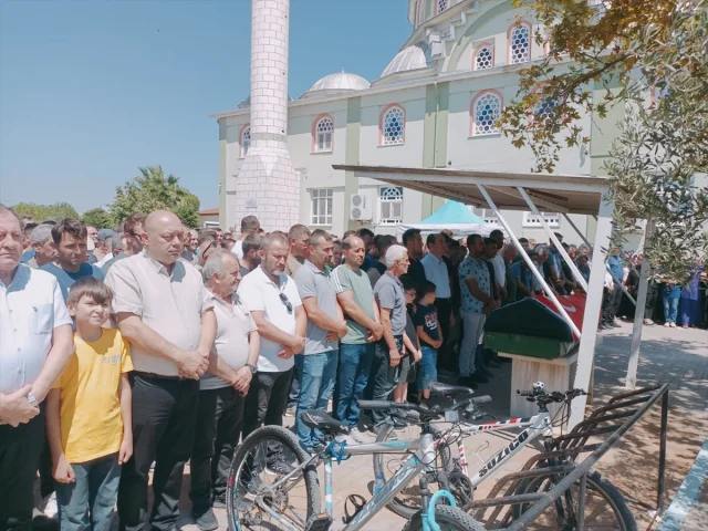 Gönen'deki Fabrika Yangınında Hayatını Kaybeden İşçiler Anıldı