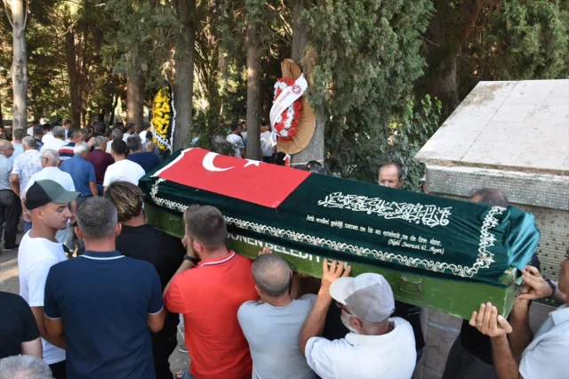 Gönen'deki Fabrika Yangınında Hayatını Kaybeden İşçiler Anıldı