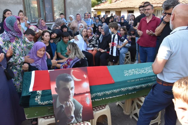 Gönen'deki Fabrika Yangınında Hayatını Kaybeden İşçiler Anıldı