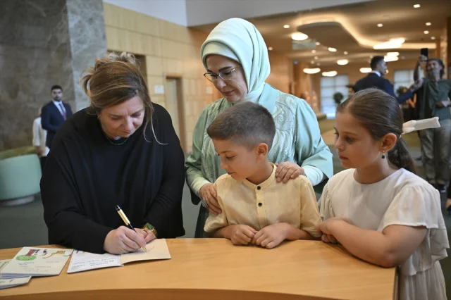 Emine Erdoğan ve Tamar Bagrationi'den Anlamlı Ziyaret: Millet Kütüphanesi'nde Tarih ve Kültür Yolculuğu