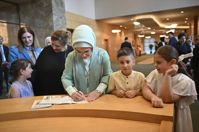 Emine Erdoğan ve Tamar Bagrationi'den Anlamlı Ziyaret: Millet Kütüphanesi'nde Tarih ve Kültür Yolculuğu