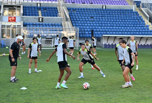 ABB FOMGET Kadın Futbol Takımı, Slavia Prag Maçı İçin Hazır