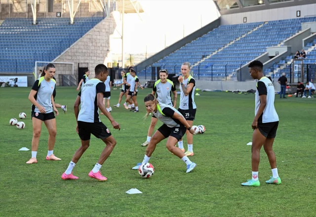 ABB FOMGET Kadın Futbol Takımı, Slavia Prag Maçı İçin Hazır