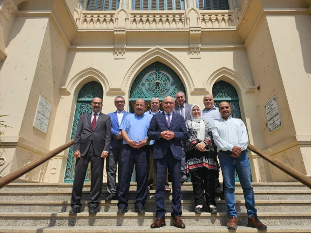 Büyükelçi Salih Mutlu Şen'den Büyük Kahire Kütüphanesi'ne An...