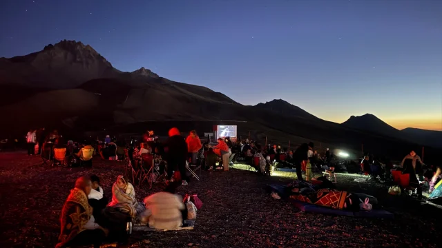 Erciyes'te Perseid Meteor Yağmuru Görsel Şölen Yarattı