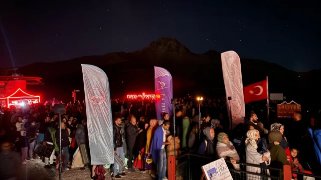 Erciyes'te Perseid Meteor Yağmuru Görsel Şölen Yarattı