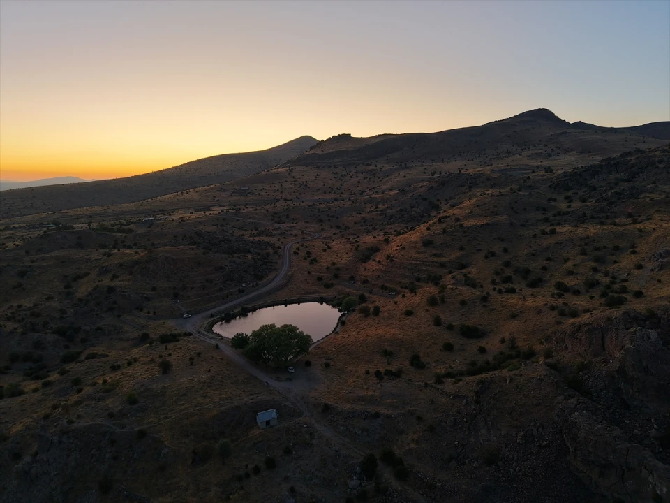 Malatya'nın Saklı Cenneti Dipsiz Göl'de Gün Batımının Büyüleyici Anları