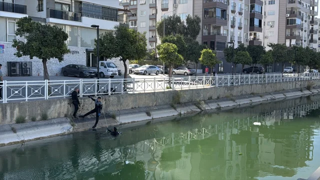 Adana'da Serinlemek İçin Sulama Kanalına Giren Genç Hayatını...