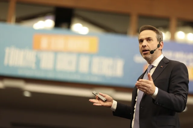 Enerji Bakanı Bayraktar Gençlerle Buluştu Türkiye'nin Hedefl...