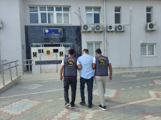Mersin'de Kırmızı Bültenle Aranan dolandırıcı Yakalandı