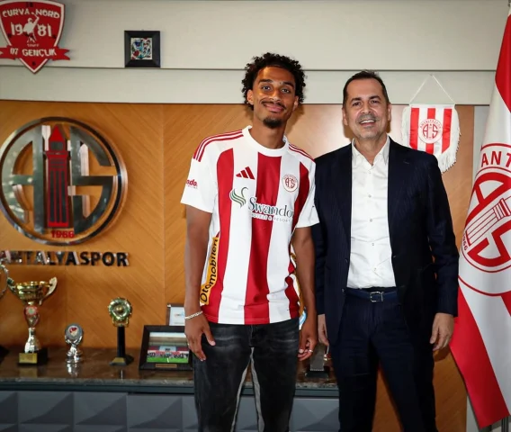 Antalyaspor'un Yeni Transferi Jesper Ceesay Sahada Neler Katacak