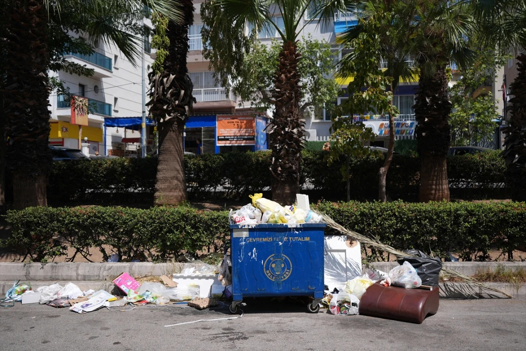 İzmir'in Çöp Sorunu Büyüyor: Tepkiler Artıyor