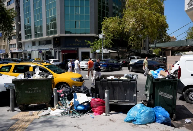 İzmir'in Çöp Sorunu Büyüyor: Tepkiler Artıyor
