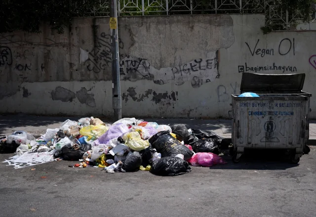 İzmir'in Çöp Sorunu Büyüyor: Tepkiler Artıyor