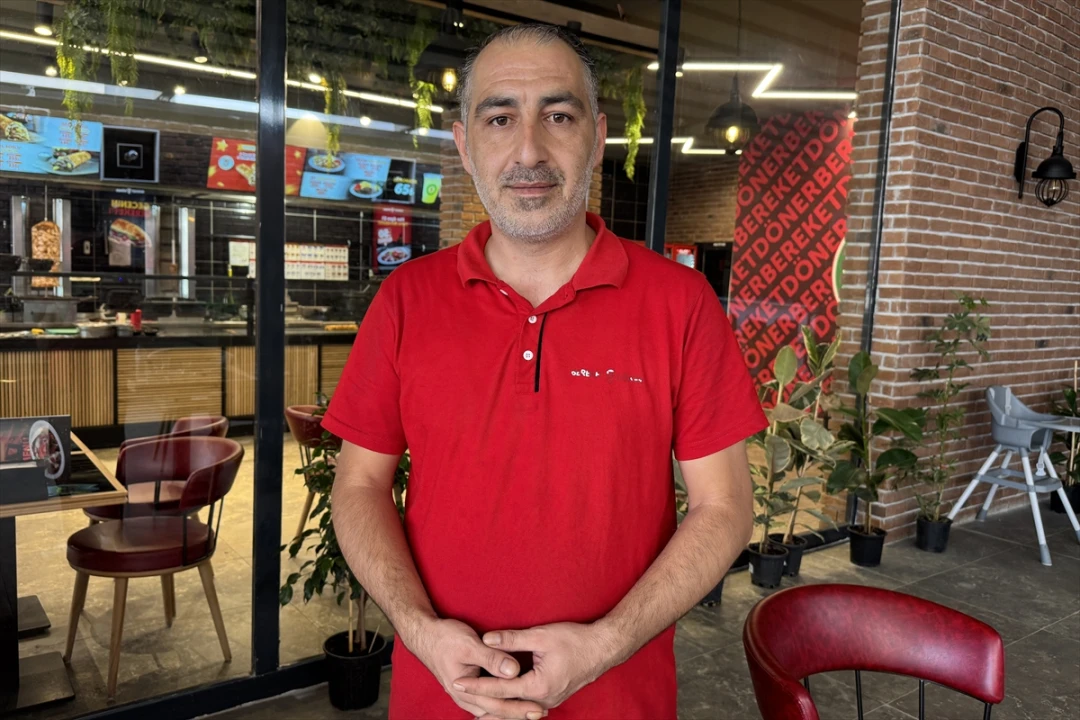 Elazığ'da Döner Ustası, Müşterisinin Hayatını Heimlich Manevrasıyla Kurtardı