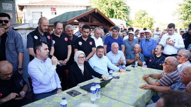 Bakan Kurum, Sındırgı'da Deprem Mağdurlarının Yanında
