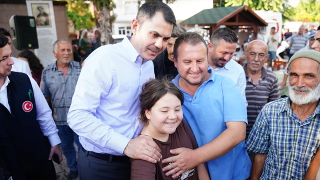 Bakan Kurum, Sındırgı'da Deprem Mağdurlarının Yanında