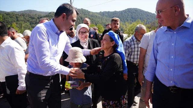 Bakan Kurum, Sındırgı'da Deprem Mağdurlarının Yanında
