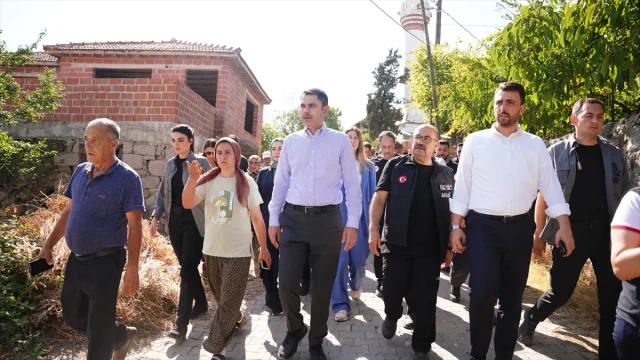 Bakan Kurum, Sındırgı'da Deprem Mağdurlarının Yanında