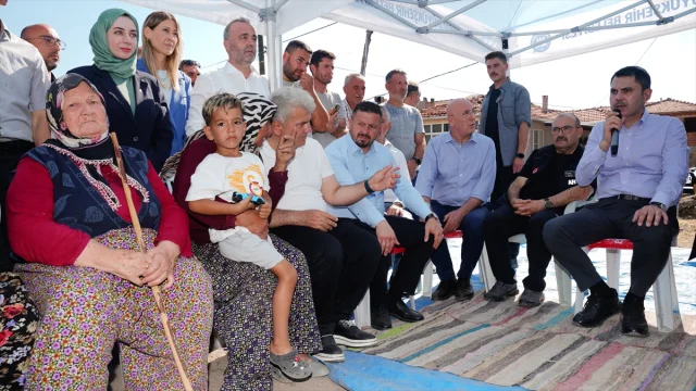 Bakan Kurum, Sındırgı'da Deprem Mağdurlarının Yanında