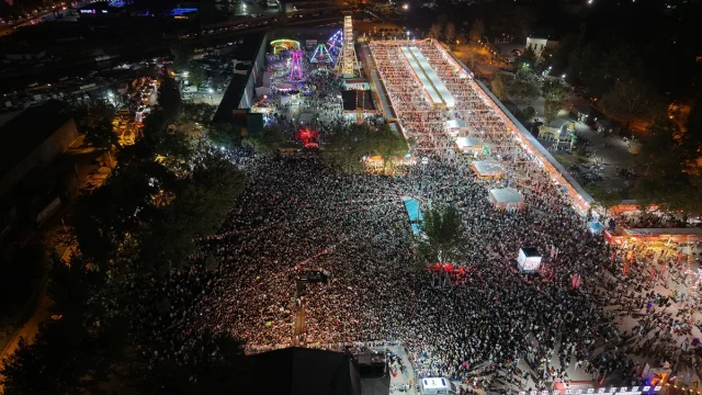 Kahramanmaraş'ta Uluslararası Geleneksel Ağustos Fuarı'na Rekor Ziyaretçi İlgisi