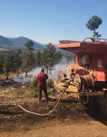 Adana Saimbeyli'deki Orman Yangını Kontrol Altına Alındı