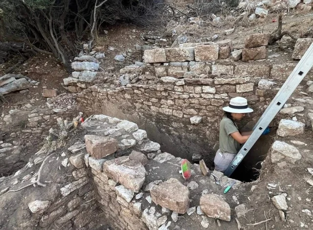 Amos Antik Kentindeki Kazılar Geçmişe Işık Tutuyor