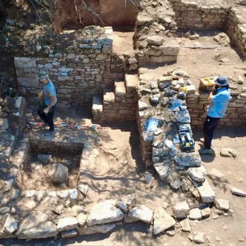 Amos Antik Kentindeki Kazılar Geçmişe Işık Tutuyor