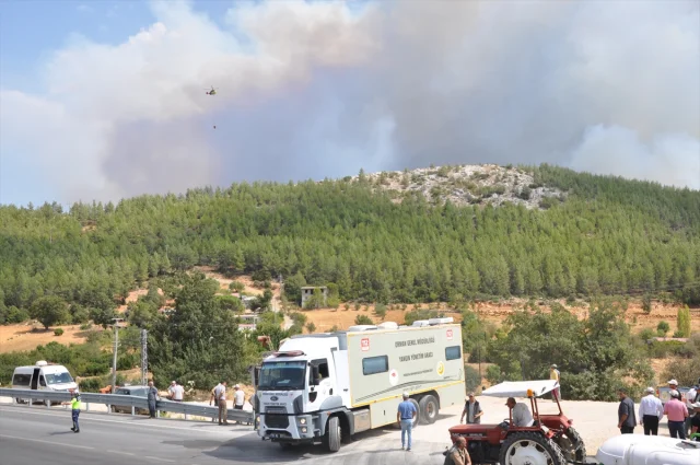 Mersin'de Orman Yangını Tehlikesi: Silifke'de Alevler Kontrol Altına Alınmaya Çalışılıyor
