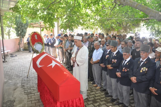 İzmir'de Veda: Kıbrıs Gazisi Hüseyin Suluçay'a Son Görev