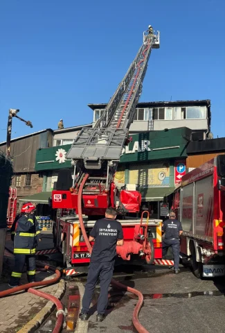 Beykoz'da Korkutan Yangın Kontrol Altına Alındı