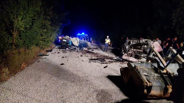 Çanakkale'de Korkunç Trafik Kazası Sonucu 6 Kişi Hayatını Kaybetti