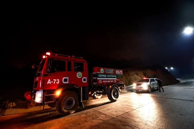 Mersin'de Orman Yangını Mücadelesi: Etkili Müdahale ve Tahliye Çalışmaları