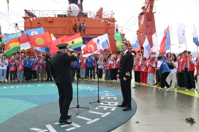 Türkiye'den Katılımla Rosatom'un Bilgi Buzkıranı Seferi Başladı