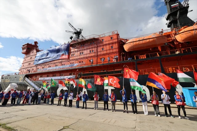 Türkiye'den Katılımla Rosatom'un Bilgi Buzkıranı Seferi Başladı