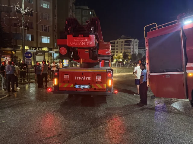 Gaziantep'te Apartman Yangını Paniğe Neden Oldu