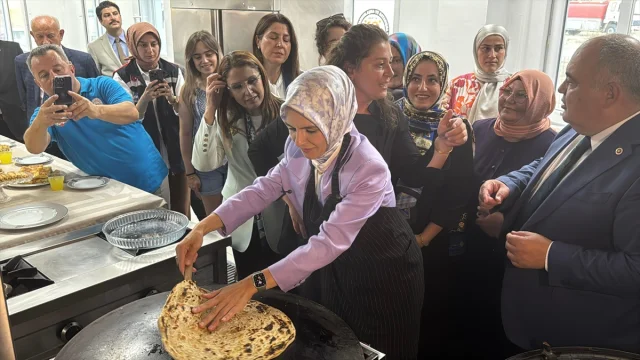 Bakan Göktaş, Bartın’da Esnaf ve Vatandaşlarla Buluştu