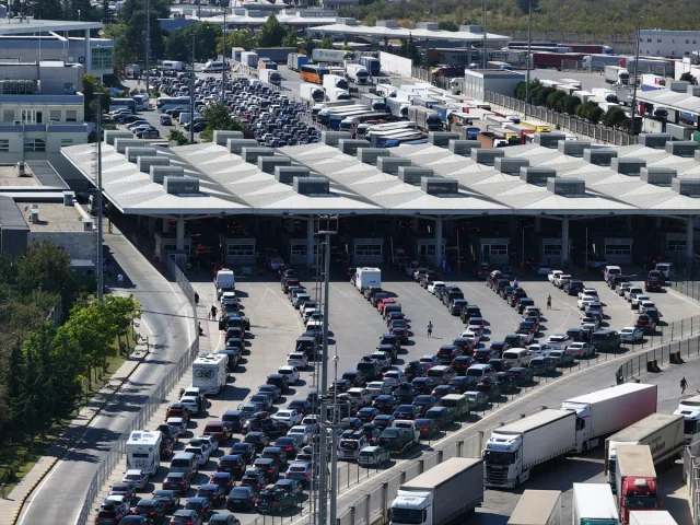 Gurbetçiler Kapıkule'den Duygusal Ayrılık Yaşıyor