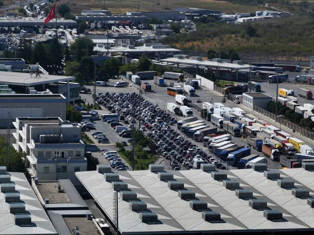Gurbetçiler Kapıkule'den Duygusal Ayrılık Yaşıyor