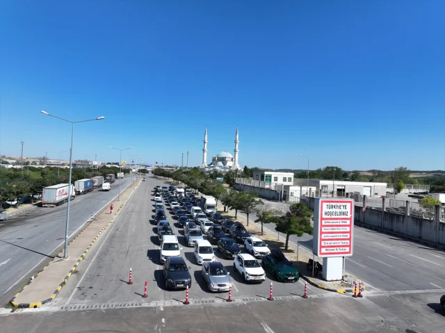 Gurbetçiler Kapıkule'den Duygusal Ayrılık Yaşıyor