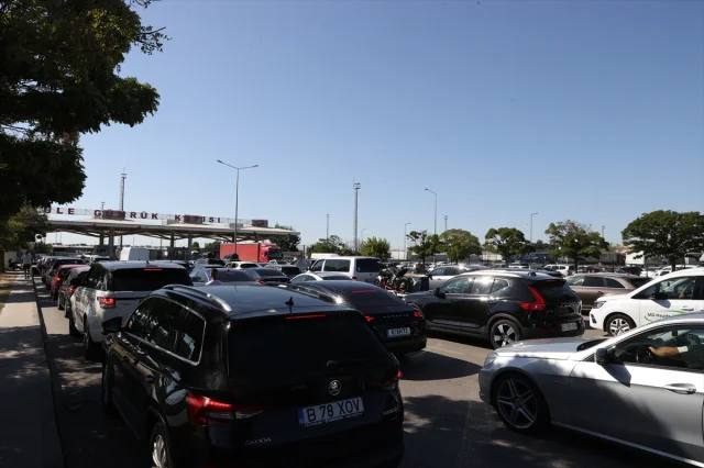 Gurbetçiler Kapıkule'den Duygusal Ayrılık Yaşıyor