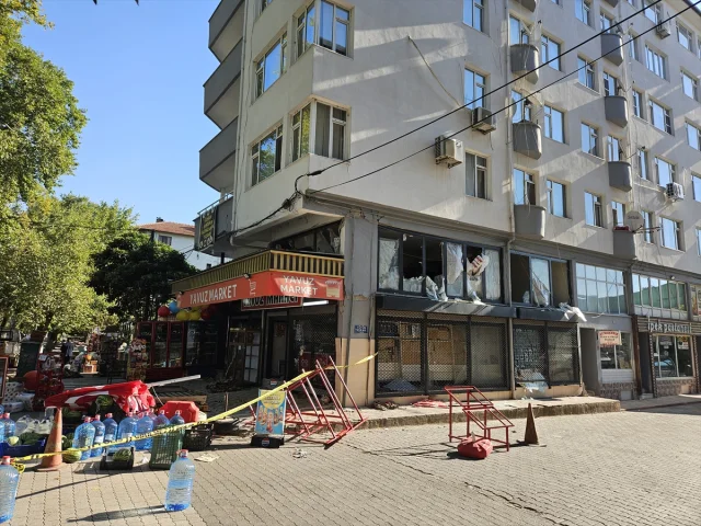 Balıkesir'de Deprem Anında Marketten Kaçış